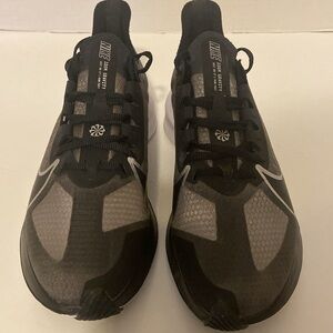 Nike Zoom Gravity Silver/Black Running Shoes NWOT